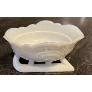 Westmoreland Milk Glass Sleigh 5 x 3 inches